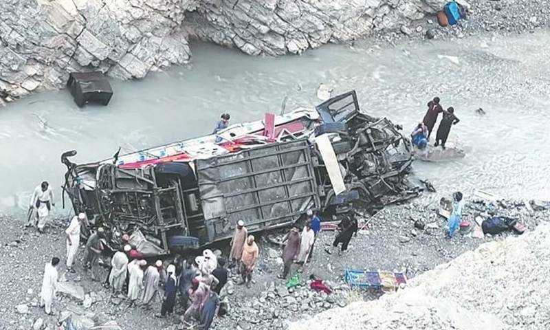 بلوچستان میں مسافر بس کھائی میں جا گری، 40 افراد جاں بحق
