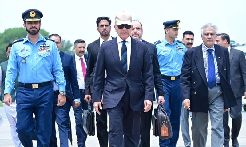 آیت اللہ خامنہ ای کی آخری رسومات: وزیراعظم شہباز شریف تہران پہنچ گئے