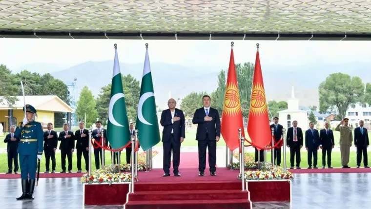 صدر زرداری اور کرغز صدر کا تجارت، سرمایہ کاری اور توانائی میں تعاون بڑھانے پر اتفاق