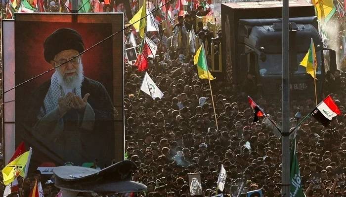 سید علی خامنہ ای اور اہلِ خانہ کی نمازِ جنازہ نجف میں ادا، کربلا میں آخری دیدار کیلئے بڑا اجتماع