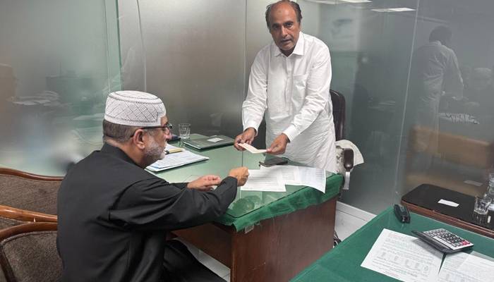 مستعفیٰ رکن قومی اسمبلی اختر مینگل نے تمام تنخواہ قومی خزانے میں جمع کروادی
