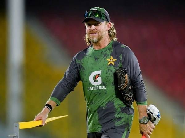 پاکستان کرکٹ ٹیم کے فیلڈنگ کوچ شین میک ڈرموٹ مستعفی، پی سی بی کو نئے کوچ کی تلاش