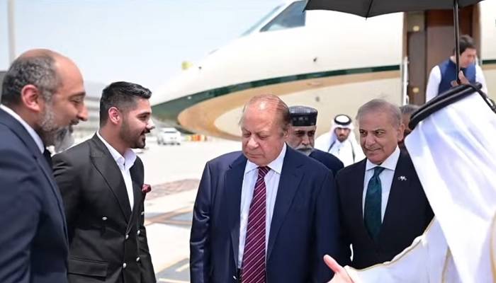 وزیراعظم شہباز شریف ایک روزہ دورے پر قطر پہنچ گئے