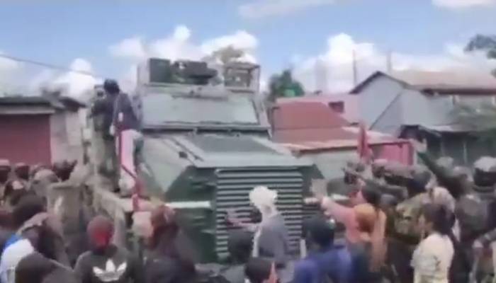 منی پور: شدید تشدد، ٹارگٹ کلنگ کیخلاف  احتجاج کرنیوالی خواتین پر بھارتی فورسز کا  بے رحمانہ طاقت کا استعمال
