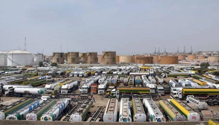پیٹرول قلت کا خدشہ، تیل کمپنیوں کا حکومت سے فوری اقدامات کا مطالبہ