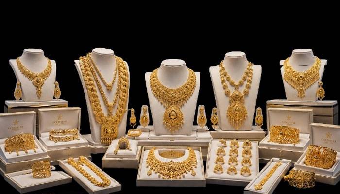 ملک میں سونے کی قیمت میں 2 ہزار 400 روپے کا بڑا اضافہ