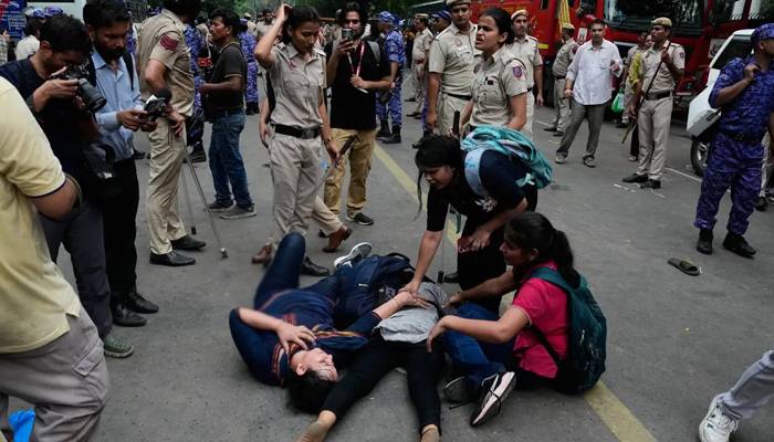  دہلی میں حکومت مخالف احتجاج  میں شدت، ہزاروں نوجوان سڑکوں پر