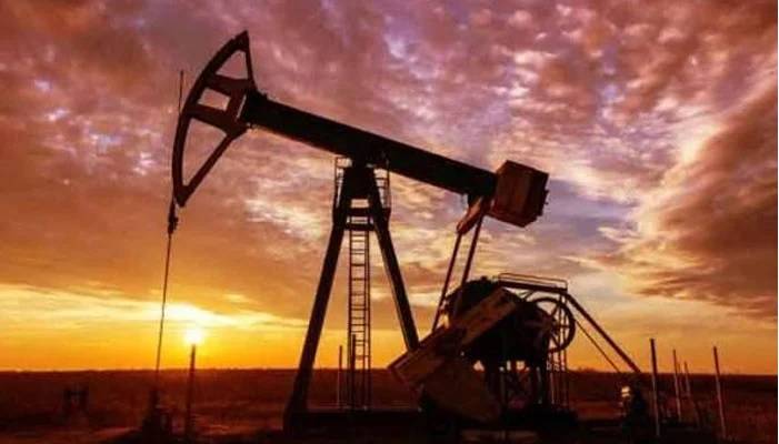 امریکا، ایران ثالثی کی خبروں کے بعد عالمی منڈی میں خام تیل سستا ہو گیا