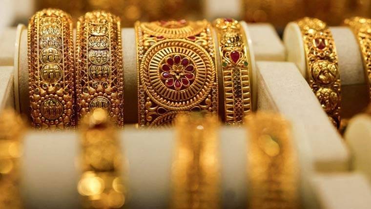 ملک بھر میں سونا مزید مہنگا، فی تولہ قیمت میں 4 ہزار 700 روپے کا اضافہ