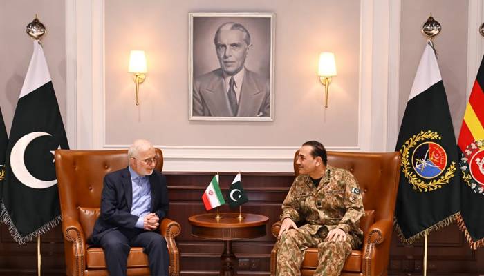 فیلڈ مارشل سے ایرانی وزیر داخلہ کی ملاقات، علاقائی کشیدگی میں کمی  کیلئے پاکستان کی کوششوں کو سراہا