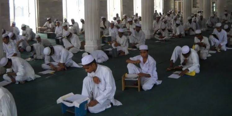 بی جے پی کی اتراکھنڈ حکومت نے مدرسہ بورڈ ختم کرنے کے بعد تقریباً 500 مدارس کی مالی امداد بند کر دی