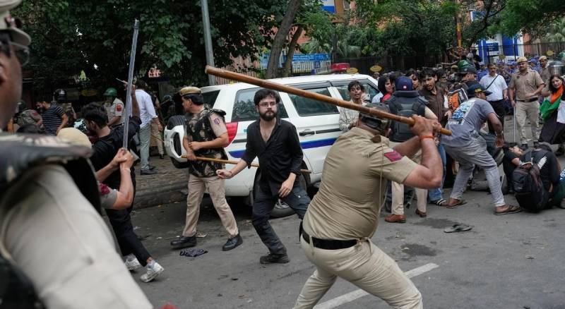 بھارتی پولیس کی بربریت کے باوجود نوجوانوں کا احتجاج بھارت کے مختلف شہروں تک پھیل گیا