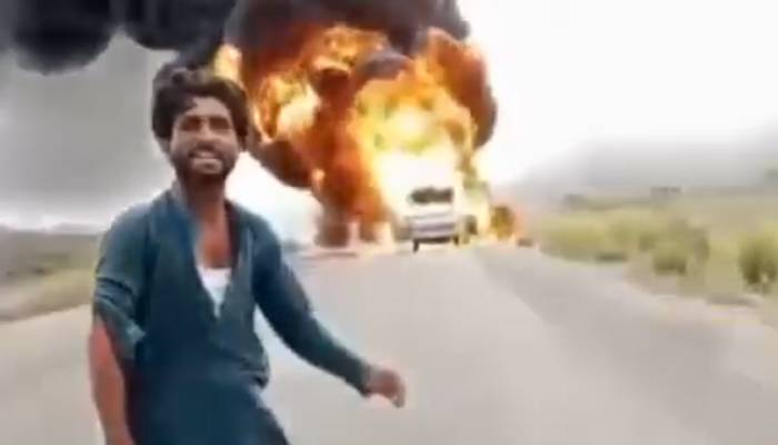 فتنہ الہندوستان کے دہشتگردوں  نے بلوچ شہری کی ڈیزل سے بھری گاڑی کو نذرآتش کردیا