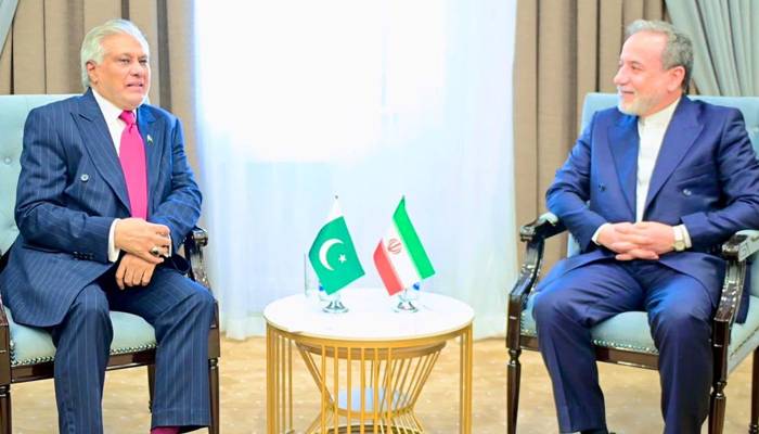 نائب وزیر اعظم کی ایرانی وزیر خارجہ سے ملاقات، خطے کی تازہ ترین صورتحال پر تبادلہ خیال