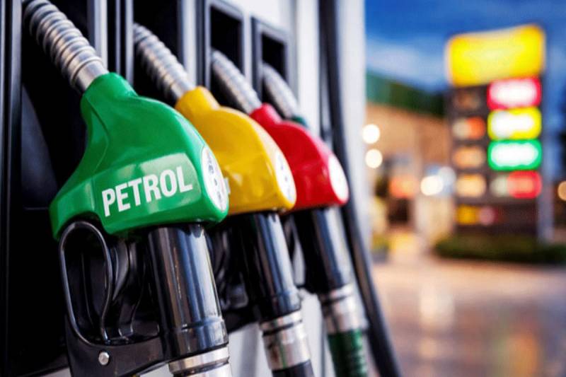 حکومت نے پیٹرولیم مصنوعات کی نئی قیمتوں کا اعلان کر دیا