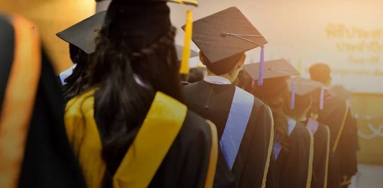پاکستانی طلبہ کیلئے امریکا کی ٹاپ 100 جامعات میں پی ایچ ڈی اسکالرشپس کا شاندار موقع