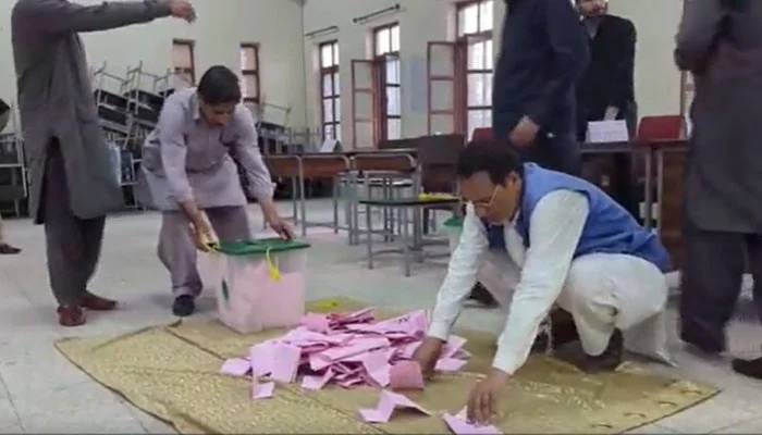 ایل اے 15 وسطی باغ: پولنگ اسٹیشن بوائز پرائمری سکول گلہ ملوٹ جہاں ایک ووٹ بھی کاسٹ نہ ہوا