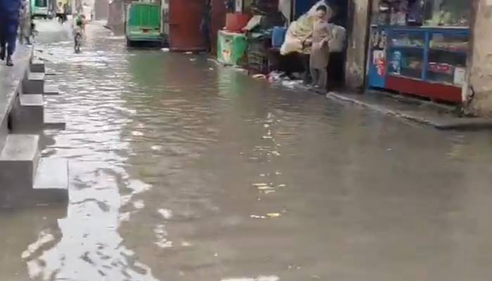 اسلام آباد اور راولپنڈی میں بارش کا پانی دکانوں اور گھروں میں داخل