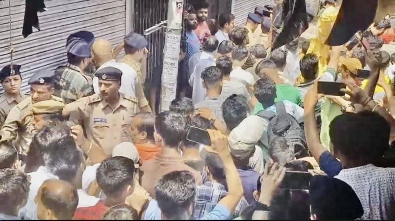 مین پوری میں مسلح ہندوتوا ہجوم نے مسلم کھانے پینے کے دکانداروں کو کاروبار بند کرنے پر مجبور کر دیا، پولیس خاموش تماشائی بنی رہی