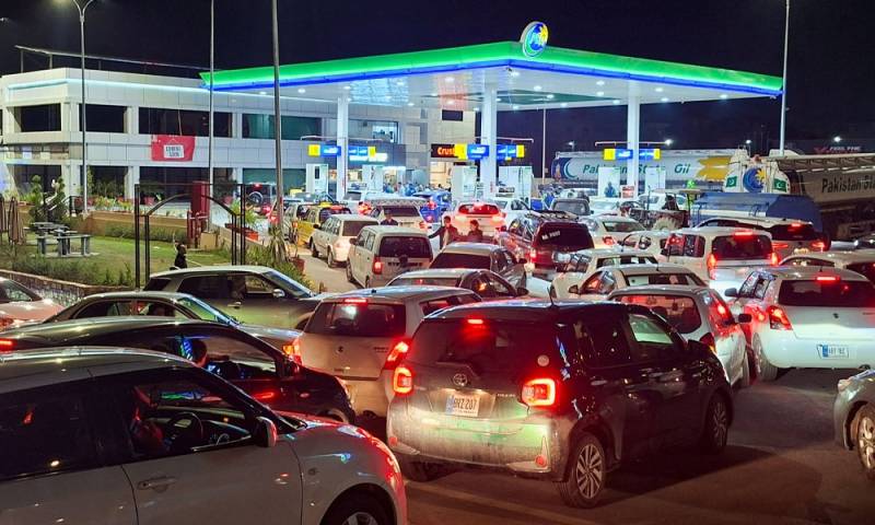 پیٹرولیم مصنوعات پر ڈیلرز کے مارجن میں 1 روپے 34 پیسے اضافے کی منظوری