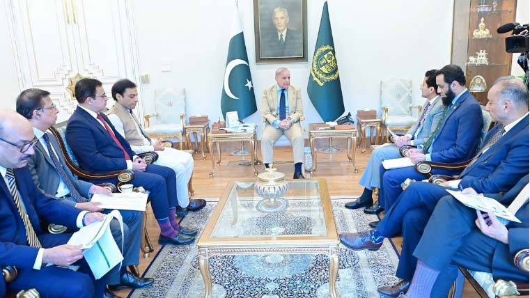 وزیراعظم کی وزیر پٹرولیم کو کراچی پہنچ کر ڈیزل کی قیمتوں میں کمی کے اقدامات کی ہدایت
