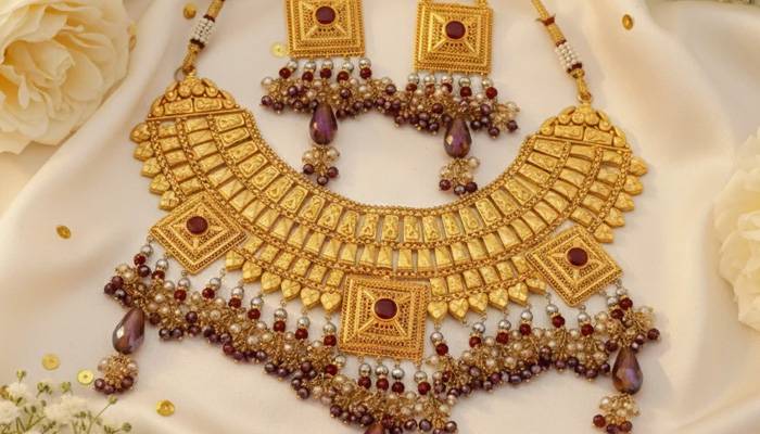 سونے کی قیمت میں 5 ہزار 700 روپے کا اضافہ