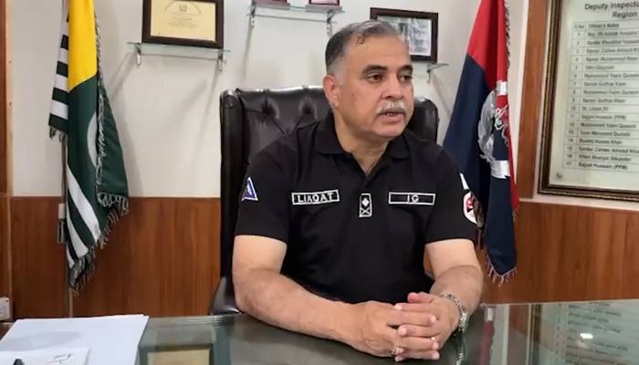 کالعدم ایکشن کمیٹی نے اربوں روپے سے بنی  سڑکوں کو کھود کرتباہ کردیا،آئی جی آزاد کشمیر