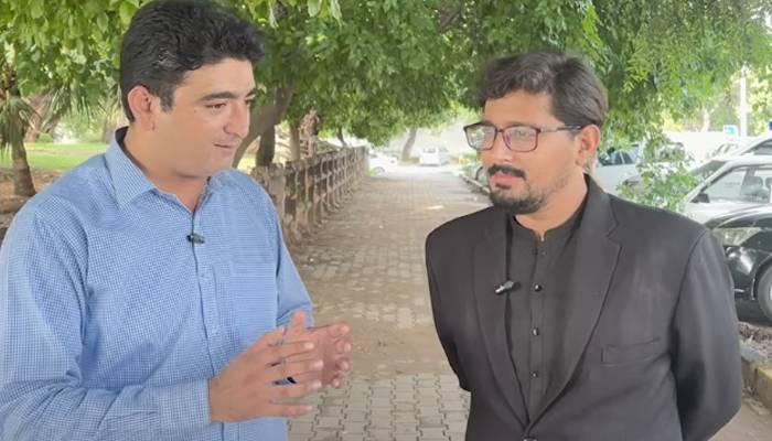 ڈرائیور لیس کار کی پولیس وین کو ٹکر کی وائرل ویڈیو:فرنٹ سیٹ پر بیٹھے شخص نے اصل کہانی بتا دی
