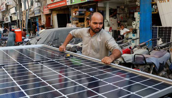 پنجاب اسمبلی میں سولر پینلز اور بیٹریز کی مقامی تیاری، محفوظ ری سائیکلنگ کی قرارداد منظور
