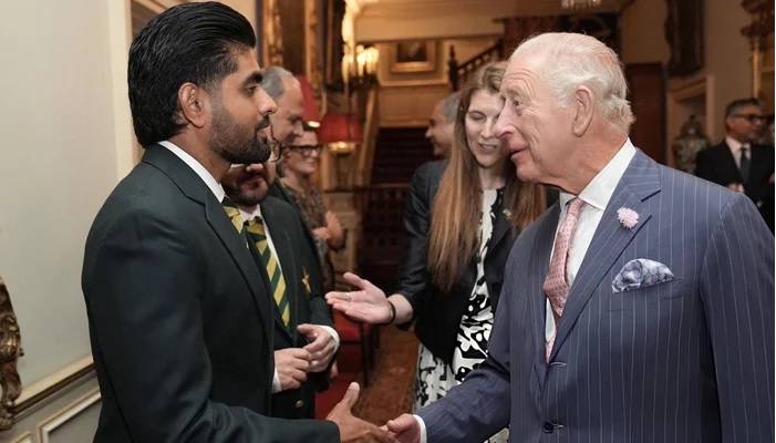 کنگ چارلس کی پاکستانی کرکٹرز سے ملاقات، بابر اعظم کا دلچسپ تبصرہ