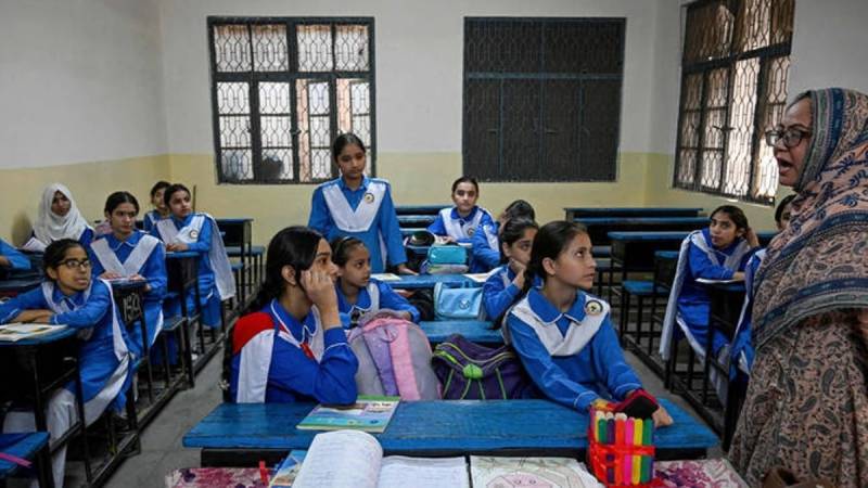 سندھ میں اسکولوں کے اوقات کار ایک گھنٹہ کم کرنے کا اعلان 