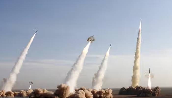ایران کا امریکی حملوں کے جواب میں میزائل حملہ، متعدد اہداف کو نشانہ بنانے کا دعویٰ