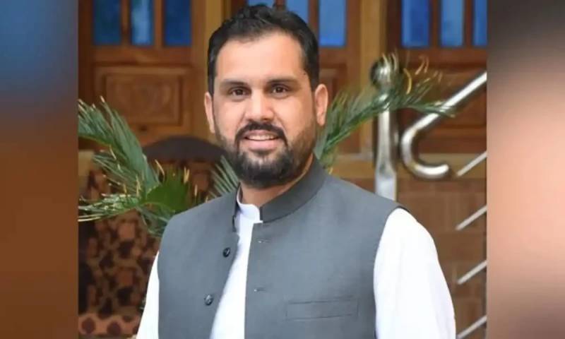 صوبائی وزیر مینا خان آفریدی کی اپنے خلاف درج مقدمے میں تفتیش و گرفتاری سے بچنے کی کوششیں