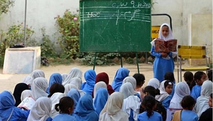 بلوچستان کے اسکولوں میں ڈیسک کا وعدہ 3 ماہ بعد بھی وفا نہ ہوسکا