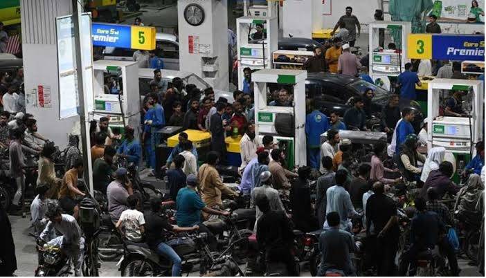 پیٹرول اور ڈیزل کی قیمتوں میں ایک بار پھر اضافہ