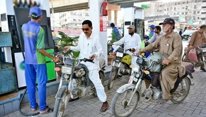موٹر سائیکل ، چھوٹی گاڑیوں پر سفر کرنیوالے کیلئے ریلیف سکیم متعارف،فی لیٹر کتنے روپے کا ریلیف ملے گا؟