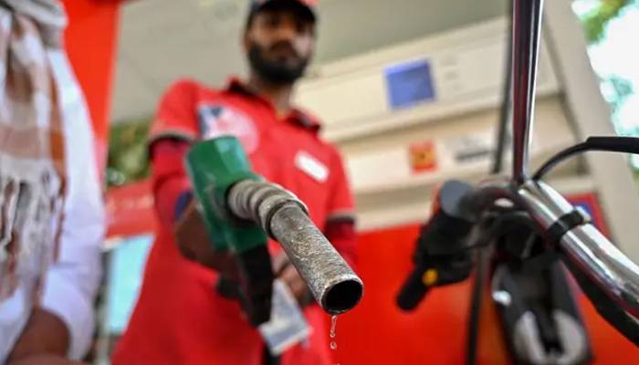 پیٹرول پر فی لیٹر 100 روپے سبسڈی کا اعلان، پیٹرول سبسڈی حاصل کرنے کا طریقہ جانیئے