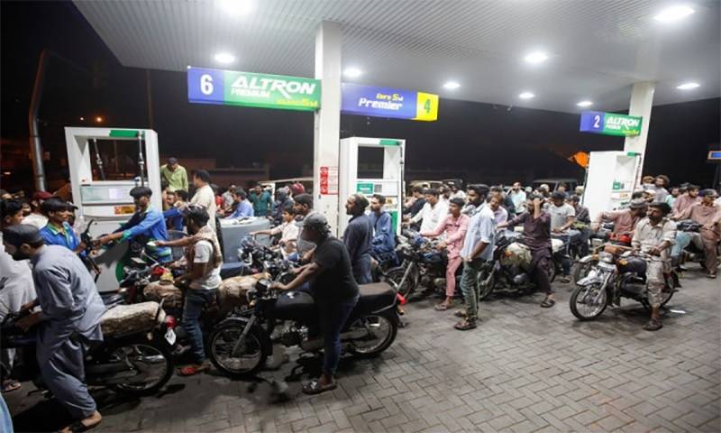 پیٹرول پر 100 روپے فی لیٹر سبسڈی: پمپ مالکان نے طریقہ کار سے لاعلمی ظاہر کردی 