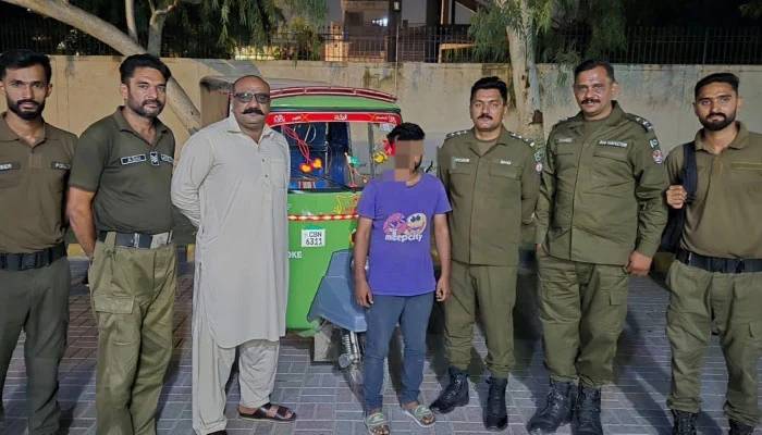 خاتون مسافر کا نمبر سوشل میڈیا پر ڈالنے والا رکشہ ڈرائیور لاہور سے گرفتار