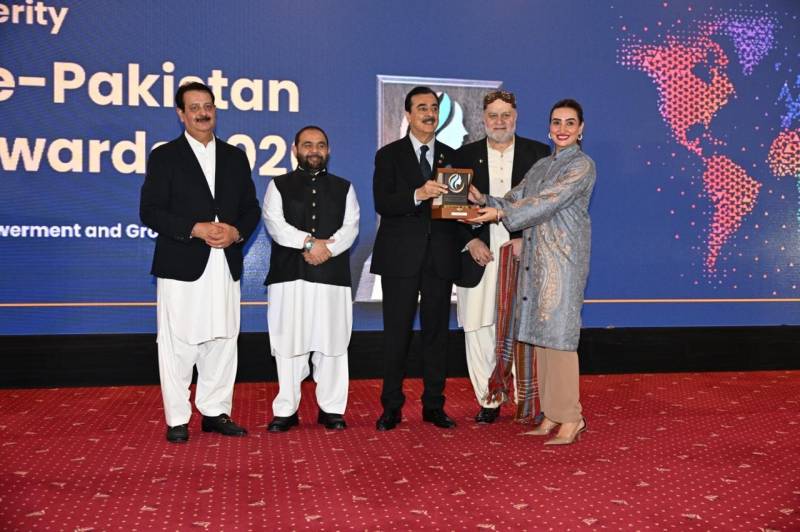  سینیٹر بشریٰ انجم بٹ کو دخترانِ پاکستان ایکسیلینس ایوارڈ 2026 سے نواز دیا گیا