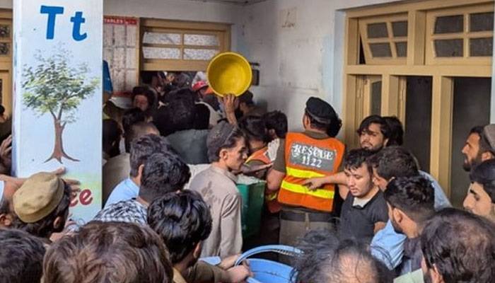  پشاور: اسکول کی چھت گرنے سے خاتون ٹیچر اور 22 بچے جاں بحق