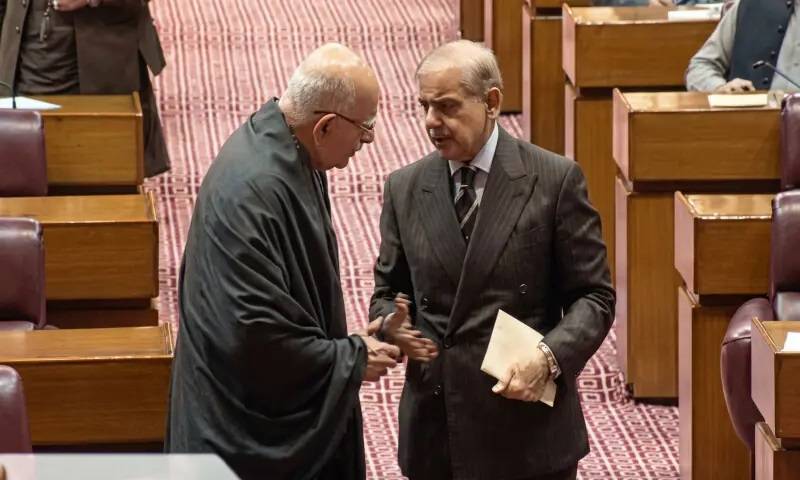  شہباز شریف کی محمود اچکزئی سے غیر رسمی ملاقات، سیاسی و آئینی معاملات پر مذاکرات کی دعوت