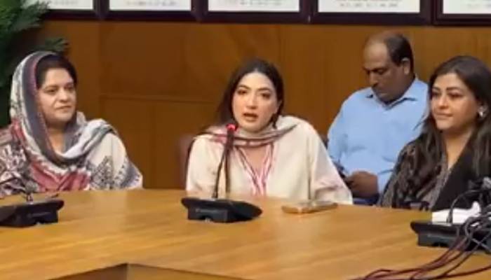 معروف اداکارہ ایمن سلیم کی سیاست میں انٹری، پاکستان پیپلز پارٹی میں شمولیت اختیار کر لی