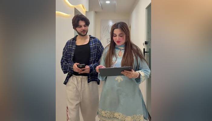 بغیر نمبر پلیٹ گاڑی چلاتے ندیم نانی والا کی بہن ٹک ٹاکر سعمیہ مبارک گرفتار