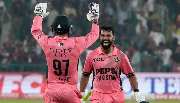 شاداب خان نے ون ڈے کرکٹ میں اہم ریکارڈ اپنے نام کرلیا