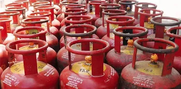  لاہور سمیت پنجاب میں ایل پی جی بحران شدت اختیار کر گیا، قیمت 700 روپے فی کلو تک پہنچ گئی