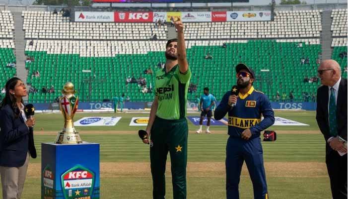  سہ فریقی سیریز فائنل: پاکستان کا ٹاس جیت کر سری لنکا کے خلاف بولنگ کا فیصلہ 