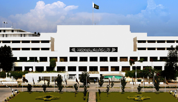 27 ویں آئینی ترمیم پر قائمہ کمیٹی کی رپورٹ سینیٹ میں پیش
